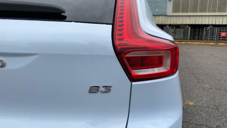 Volvo XC40 2.0 B3P Plus Dark 5dr Auto Petrol Estate